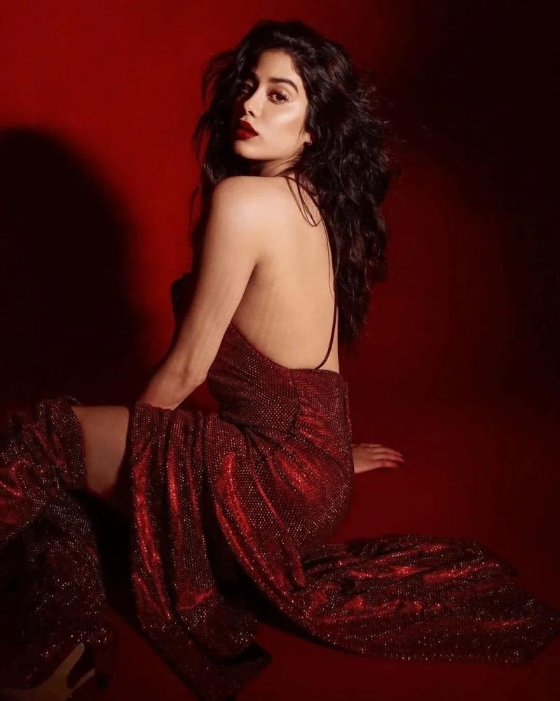janhvi-kapoor-hottest-photos